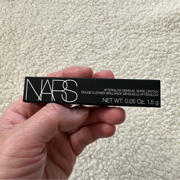 Afterglow Sensual Shine Lipstick
NARS No inhibitions 210 brand new - Picture 6 of 6